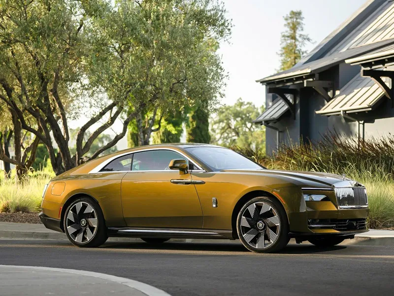 Spectre front three-quarter exterior